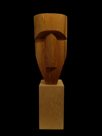 Tête - Sculpture en bois de noyer sur socle en pierre de Hauteville - Hauteur: 57 cm, Largeur: 16x16 cm - 2022 - Frédérique Ferrier, sculpteur - France.