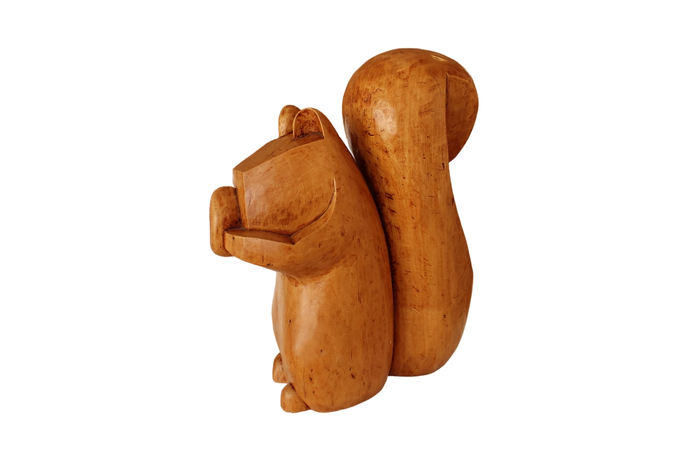 Écureuil - Sculpture sur bois en tilleul - Hauteur: 41 cm, Largeur: 17x22 cm - 2015 - Frédérique Ferrier, sculpteur, France.