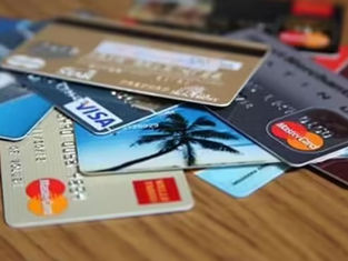 Nigerian banks resume international transactions on Naira debit cards after three-year suspension