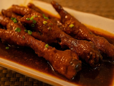 Pé de galinha ao sugo