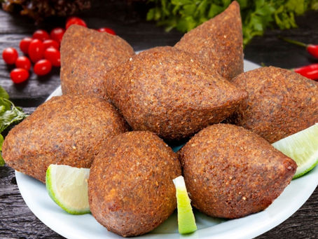 Quibe de linguiça com queijo