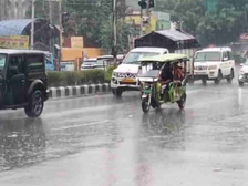 देहरादून-नैनीताल समेत कई जिलों में बारिश का येलो अलर्ट, 233 सड़कें बाधित