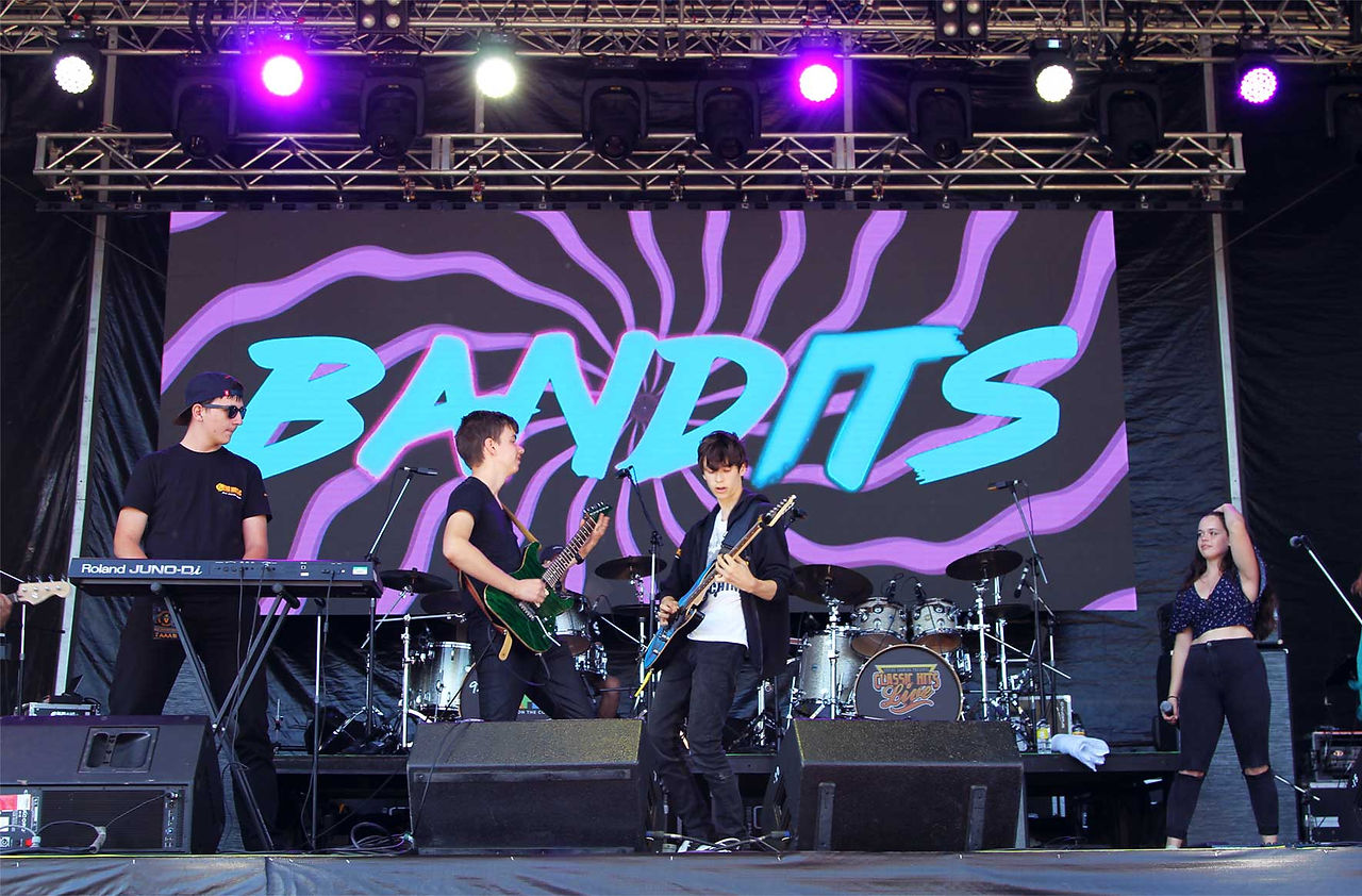 Bandits Play the MIX FM Live