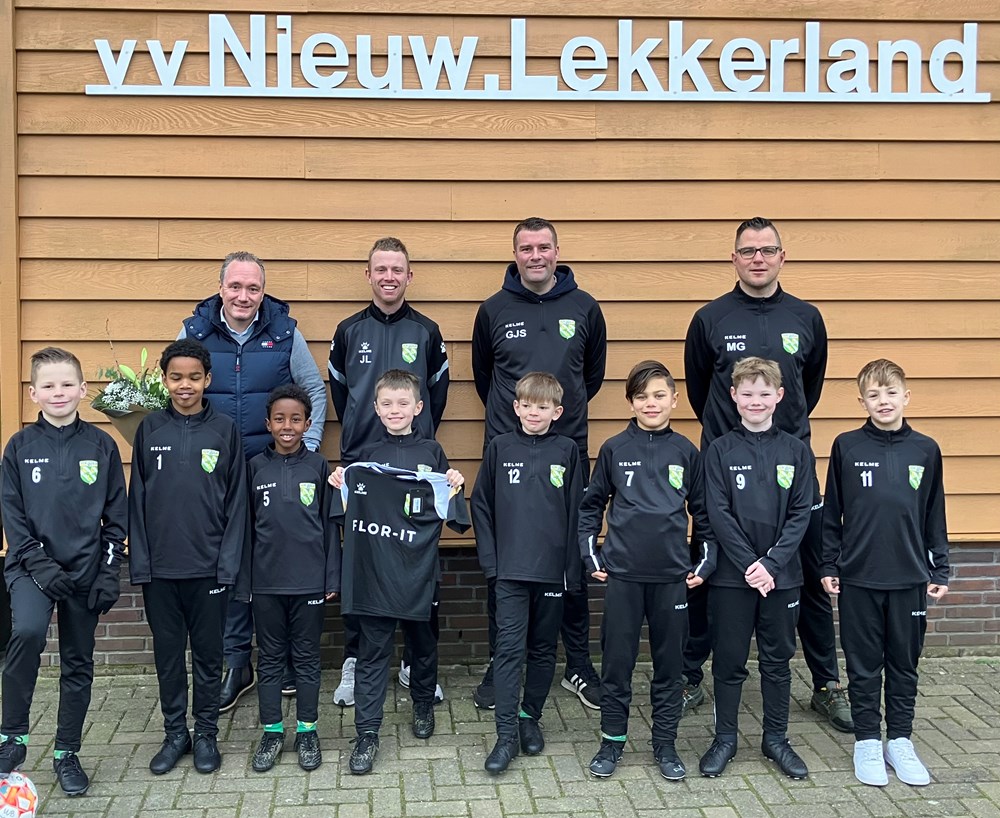 FLOR IT sponsors JO-9 with new tracksuits! ⚽