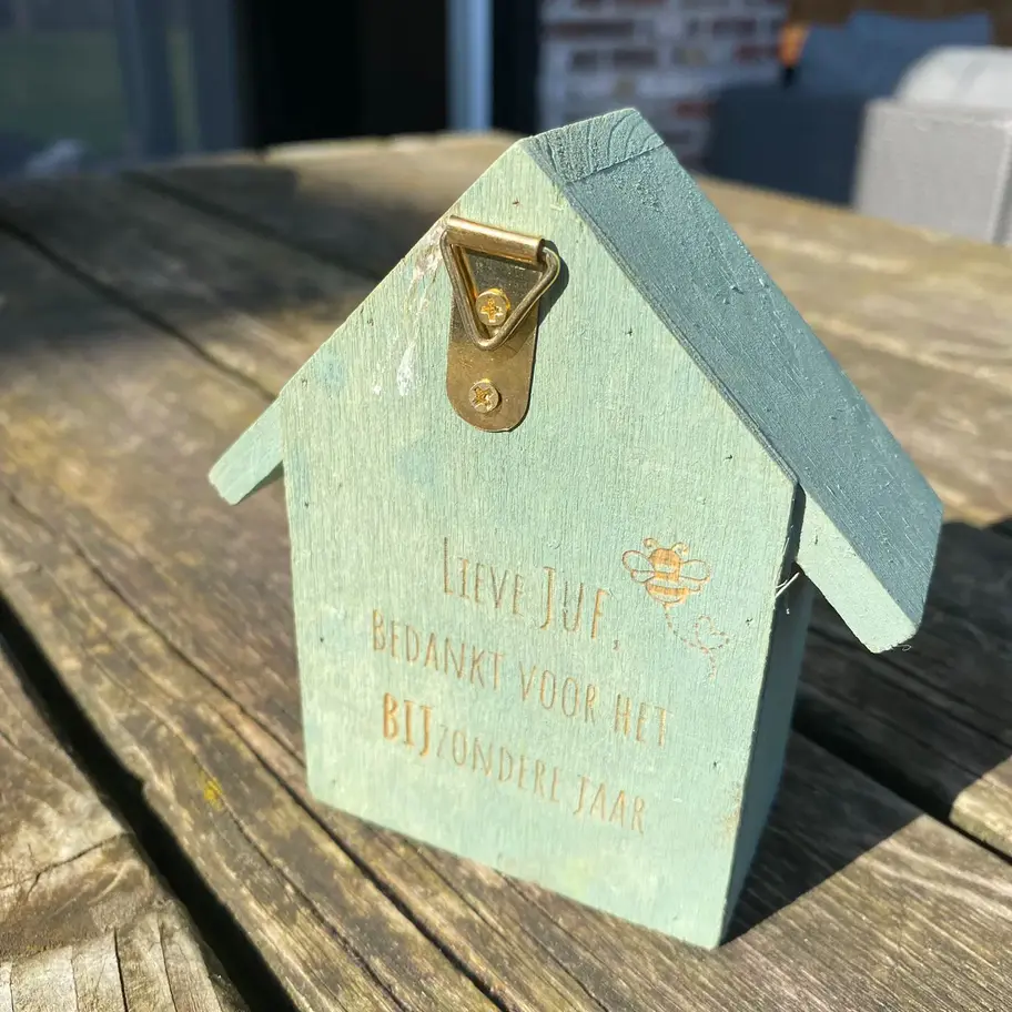 Houten huisje flesopener met tekst 'Wil je mijn bruidsmeisje zijn?'