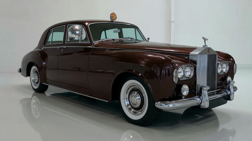 Show-business
Brown Rolls-Royce Silver Cloud III, English Crown Crest and disco ball.
Length, 212 in. Width, 75 in. Height, 64 in, Weight, 4647 pounds.
Klaus Guingand artwork 2025