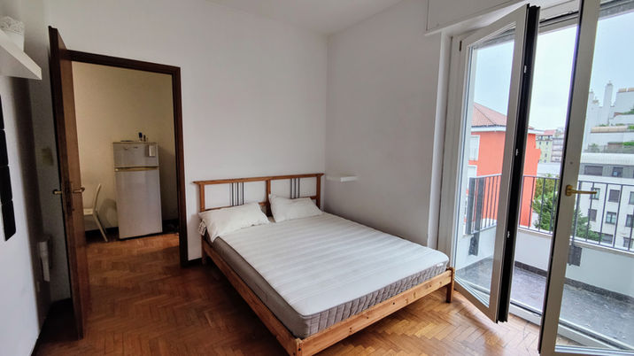 Dettagli interni arredi trilocale in affitto Via Maffei Milano. rif103