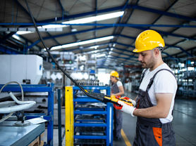 Estruturar mini bancos próprios vira estratégia de indústrias para reduzir custos e ganhar previsibilidade de caixa