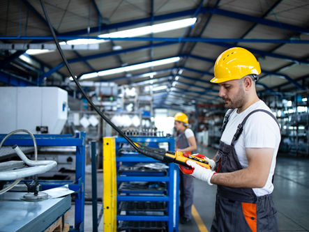 Estruturar mini bancos próprios vira estratégia de indústrias para reduzir custos e ganhar previsibilidade de caixa