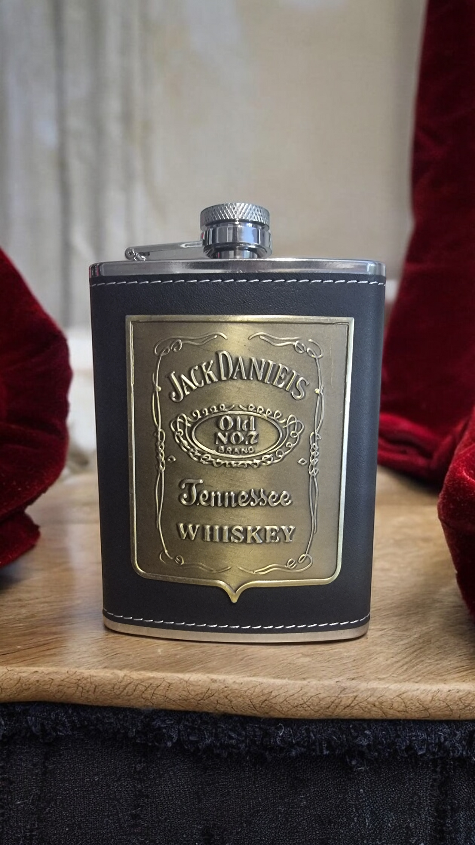 Miniaturebillede: Sæt med lommelærke (Jack Daniels) og 1 flaske Charles Goodnight Bourbon