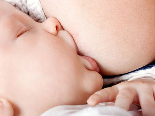 Bébé s'endort au sein :-)