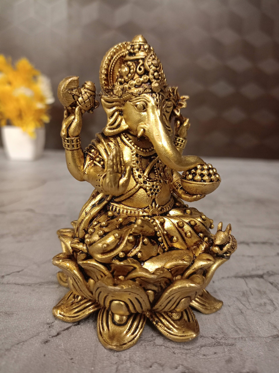 Brass Fine Art Ganesha statue Sitting On Lotus Base For Good For Pooja