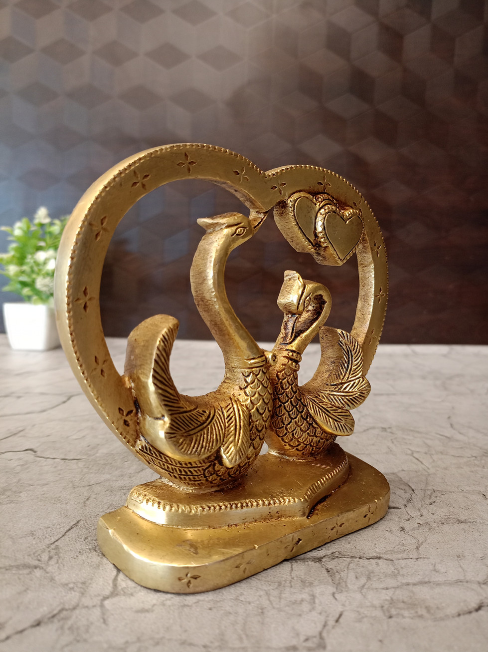 Brass Two Swan With Heart 5.5"