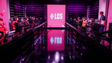 Escenario de la LCS Lock-In 2026 en la Riot Games Arena 