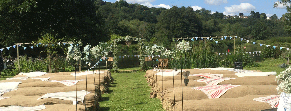 Outdoor wedding at Roman Lakes