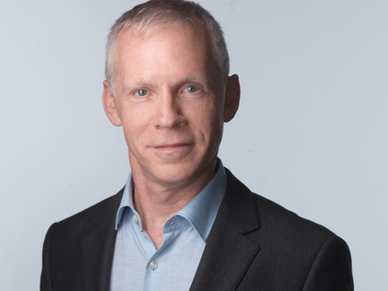 Episode 6: With Tom Lowery on Learning Programs that Meet the Learner Half-Way (or More)