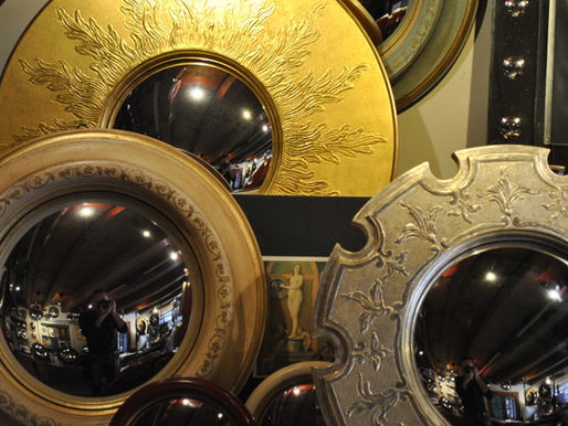 Canestrelli: on Mirrors and Witches