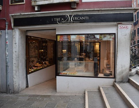 The Best Tiramisu in Venice? Discover I Tre Mercanti