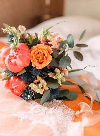 atelier ciel et terre , mariage , wedding , bouquet de mariée coloré , chateau du Deffay, inspiration mariage , mariage haut en couleur