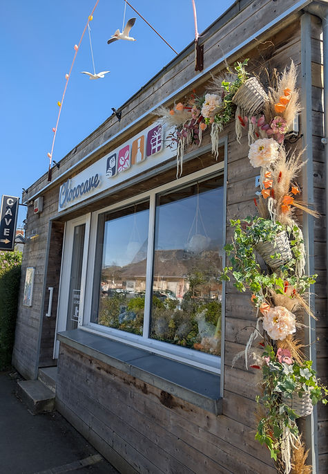 Atelier ciel et terre, décor de vitrine , dévanture , vitrine fleuri Guenrouet , Chococave