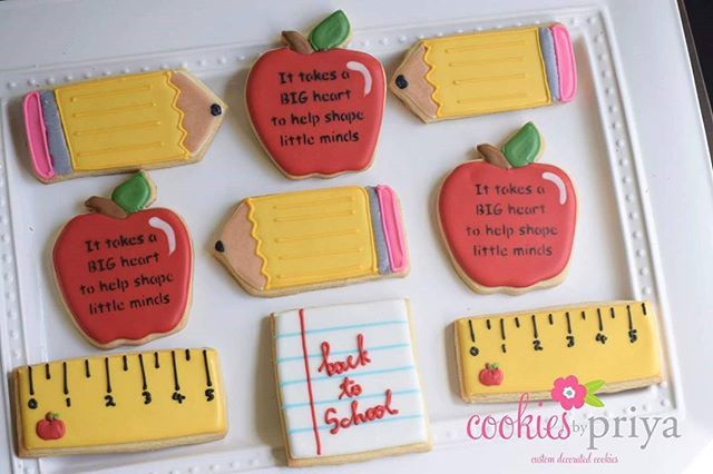 #backtoschoolcookies #cookiesofinstagram #cookiesbypriya #decoratedcookies