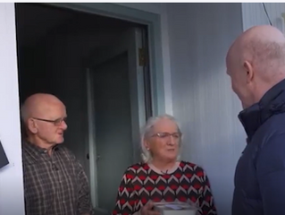 Wheels home delivery at the front door, providing a nutritious meal and friendly check-in.