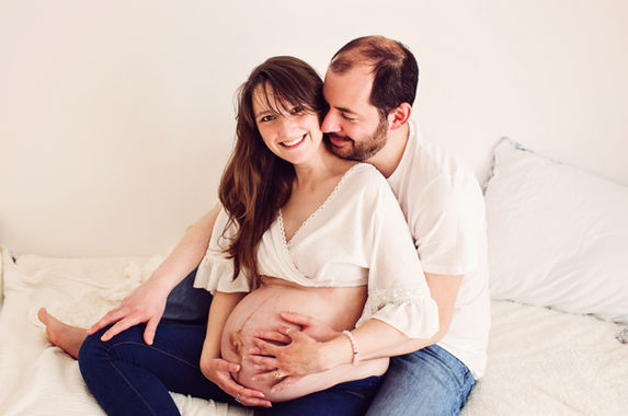 Dreamy maternity photoshoot in Delft – Capturing the glow of pregnancy
