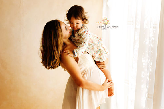 Liefdevolle zwangerschapsfotografie in Den Haag, perfect om je babybuik vast te leggen