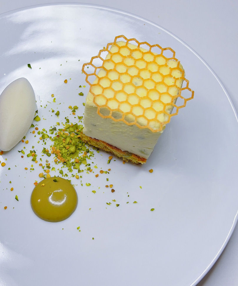 Cube topinambours, pistache et miel, glace miel  