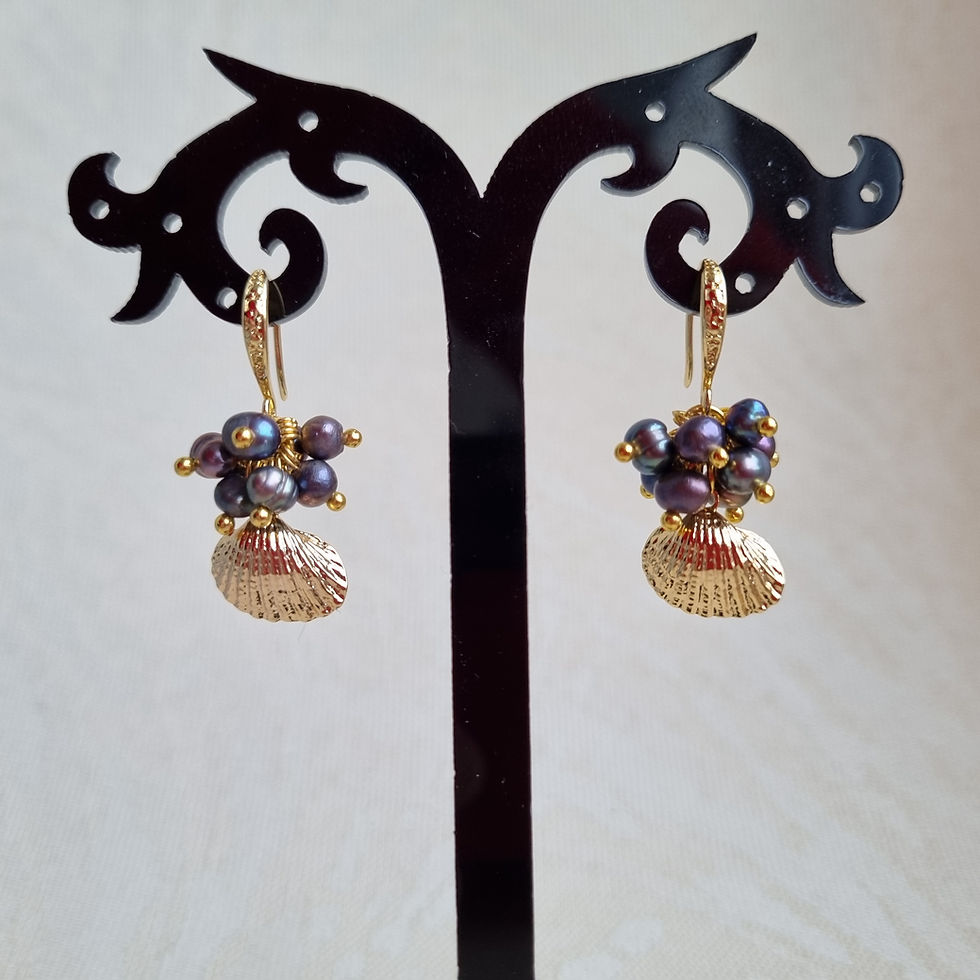 Thumbnail: "Ark shell" earrings