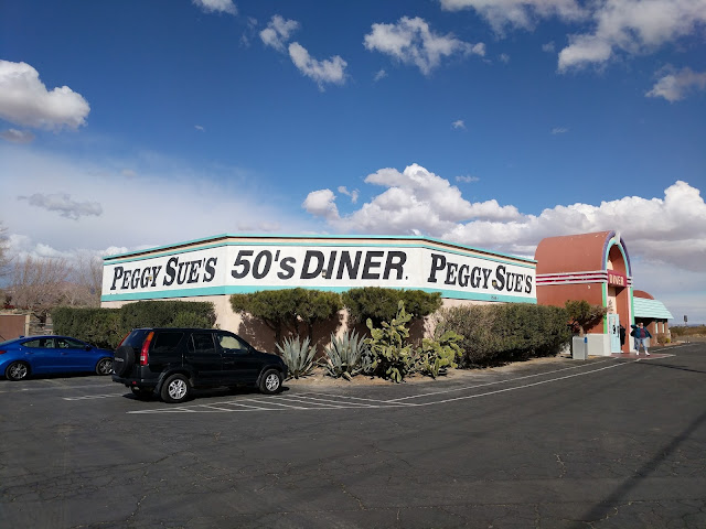 Peggy Sue's diner is a classic '50s diner, with fine food and a treasure trove of  movie memorabilia collected by its owners. Dine with Elvis, James Dean, Marilyn Monroe, John Wayne and many others from the movie glory days of the 1950s. 