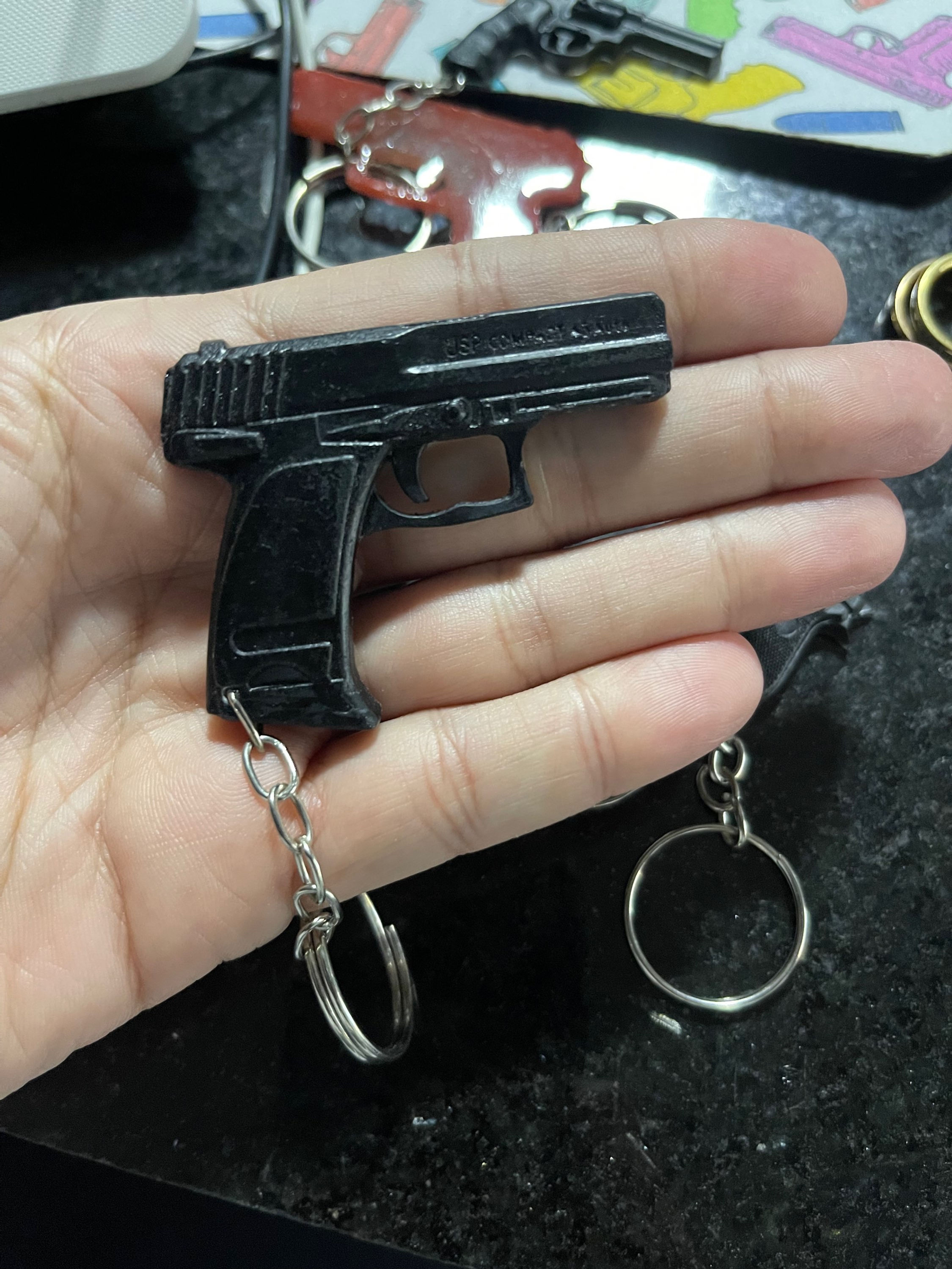 CHAVEIRO PISTOLA RESINA
