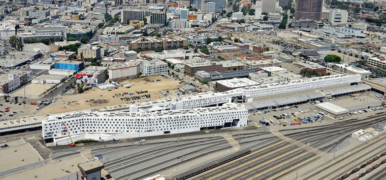 Retrofit aproxima moradores em prédio mais longo de Los Angeles