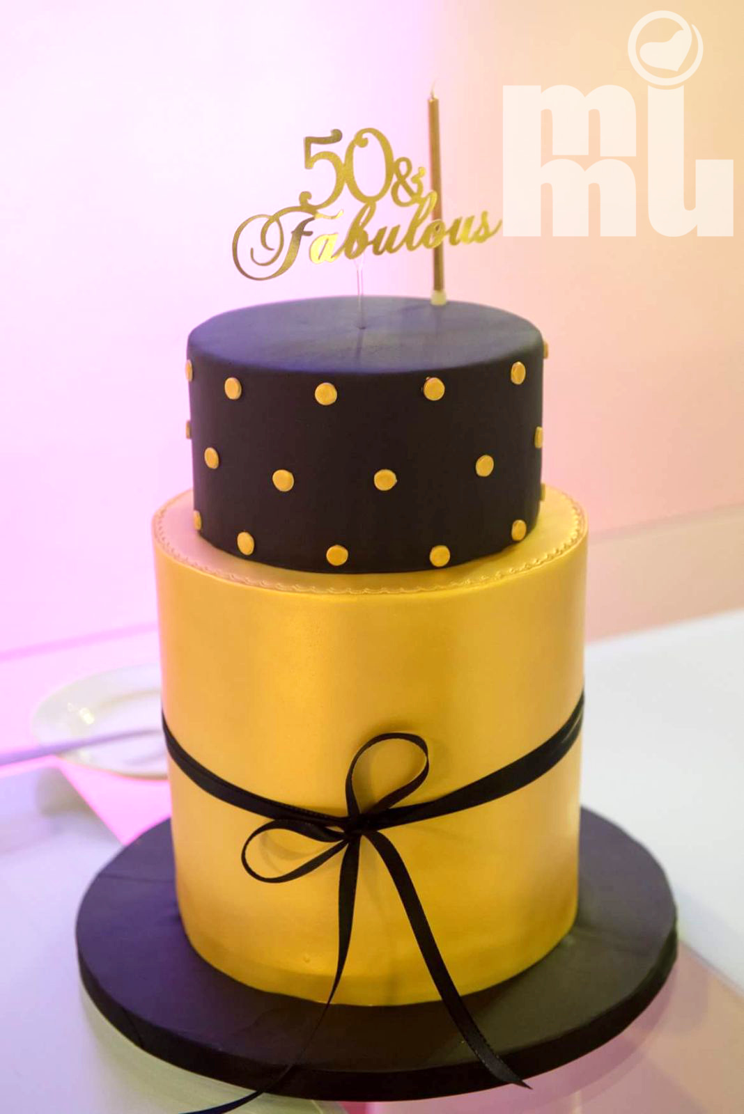 BOLO dourado e preto