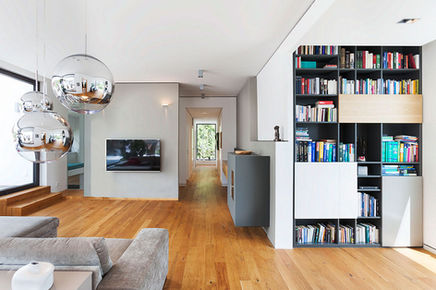 Mehrfamilienhaus in Mieming, Sichtachse im Wohnzimmer