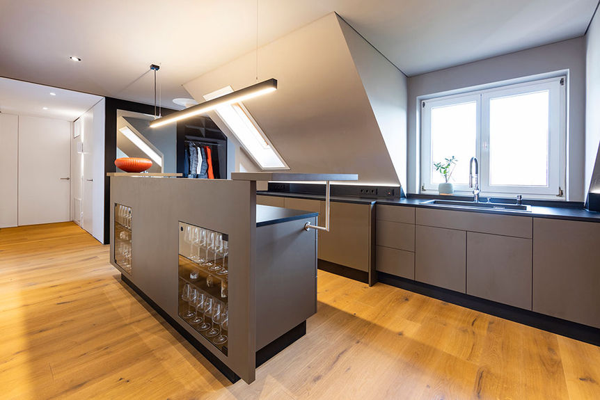 Umbau in Telfs, Schrank mit Schiebetüre und Spiegel