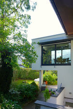 Zubau in Innsbruck, Eingangsüberdachung und Leseraum