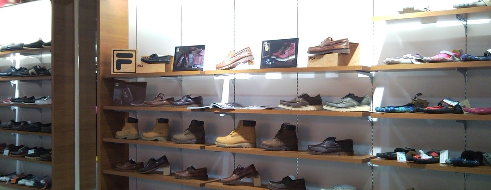 鞋牆展示,陳列方式,行銷技巧,分類展示,營造品牌氛圍