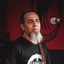 Guille Cueva ( Guitarra Solista)