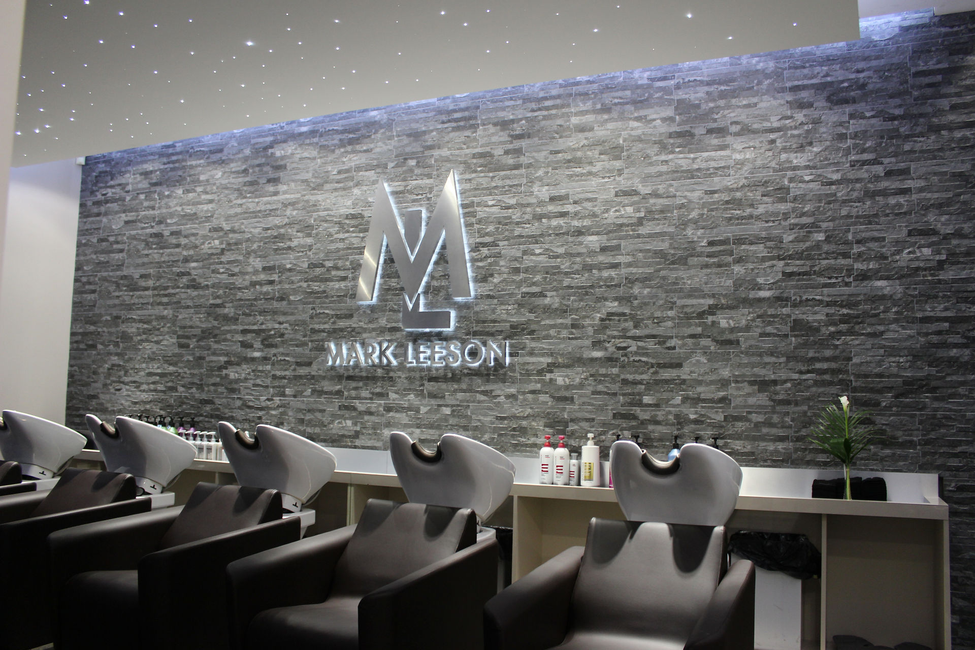 Applelec Trade Signage - Halo illuminated letters