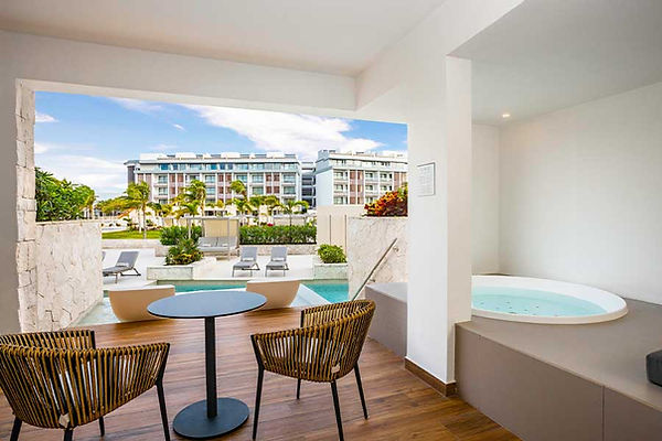 elegance-club-majestic-junior-suite-swim-up6-majestic-elegance-costa-mujeres.jpg