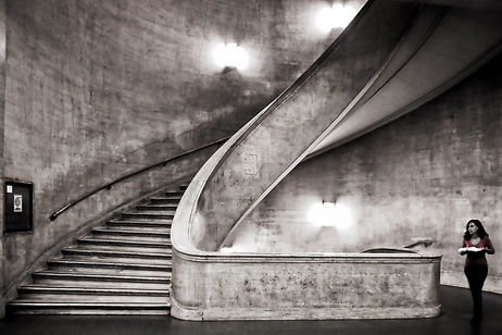 Staircase-Lady-5617.jpeg