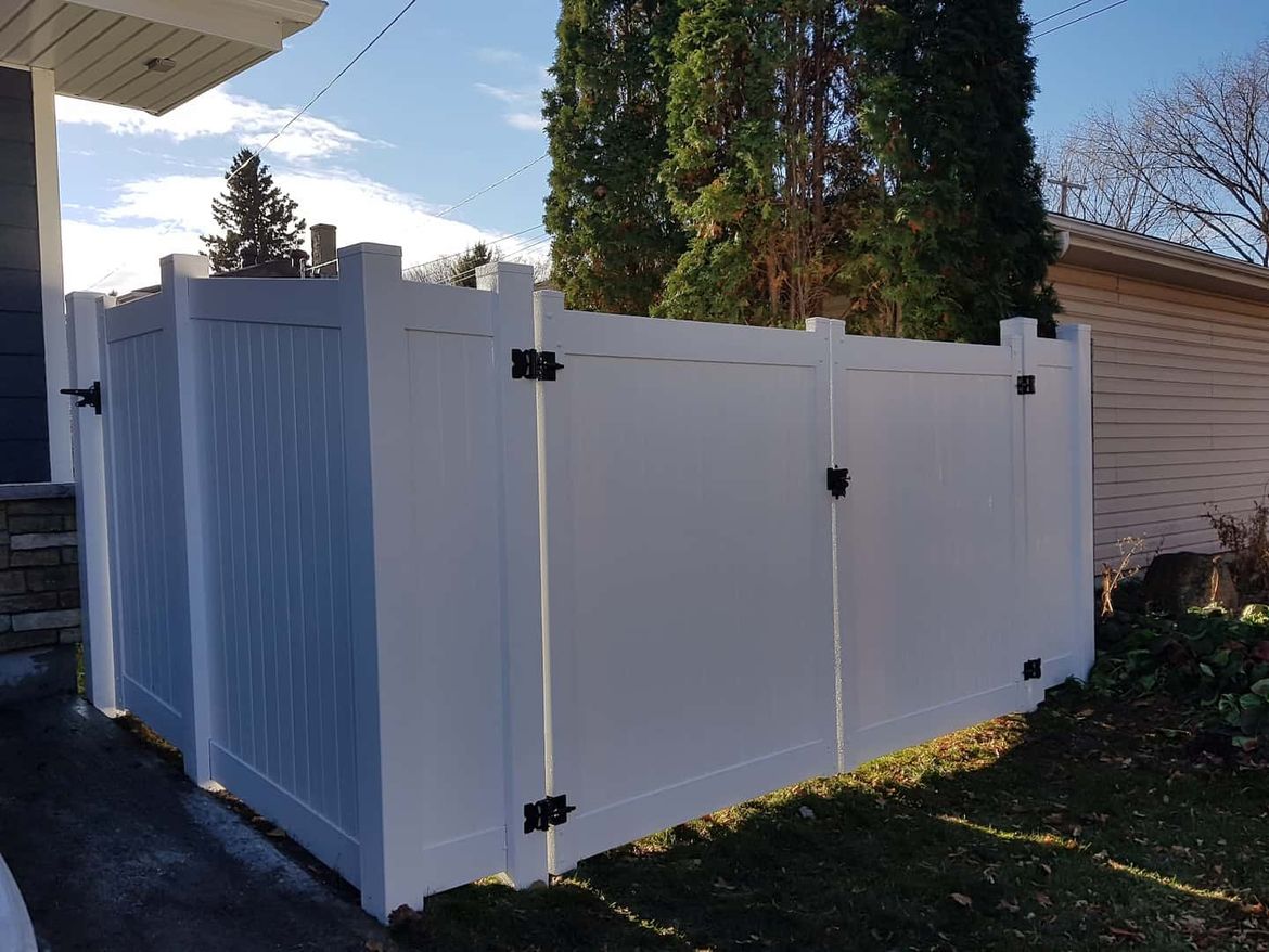 How Easy is Installing a Vinyl Fence by Yourself? | Duraguard Fence Ltd