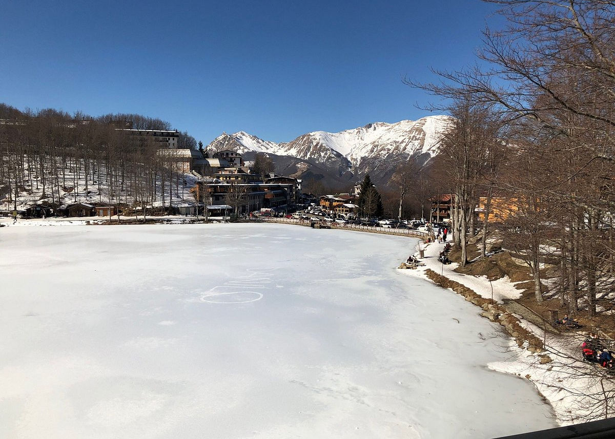 lago ghiacciato hotel cristallo.jpg