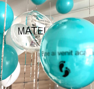 Decorațiuni cu baloane Iași – evenimente memorabile și colorate!

Cauți cele mai frumoase decoruri cu baloane în Iași? Suntem specializați în decorarea cu baloane pentru evenimente speciale: nunți, botezuri, petreceri aniversare, evenimente corporate, gender reveal, baby shower sau majorate. Cu o gamă variată de aranjamente cu baloane personalizate, aducem un plus de culoare și originalitate fiecărei ocazii.

✅ Servicii oferite în Iași și împrejurimi:

Arcade și coloane din baloane

Decoruri tematice pentru petreceri

Buchete și figurine din baloane cu heliu

Inscripționare baloane cu mesaje personalizate

Montaj la locație inclus

Folosim baloane de calitate premium, rezistente și eco-friendly. Fie că îți dorești un decor elegant sau unul jucăuș, echipa noastră creează concepte unice, adaptate stilului tău și tematicii evenimentului.