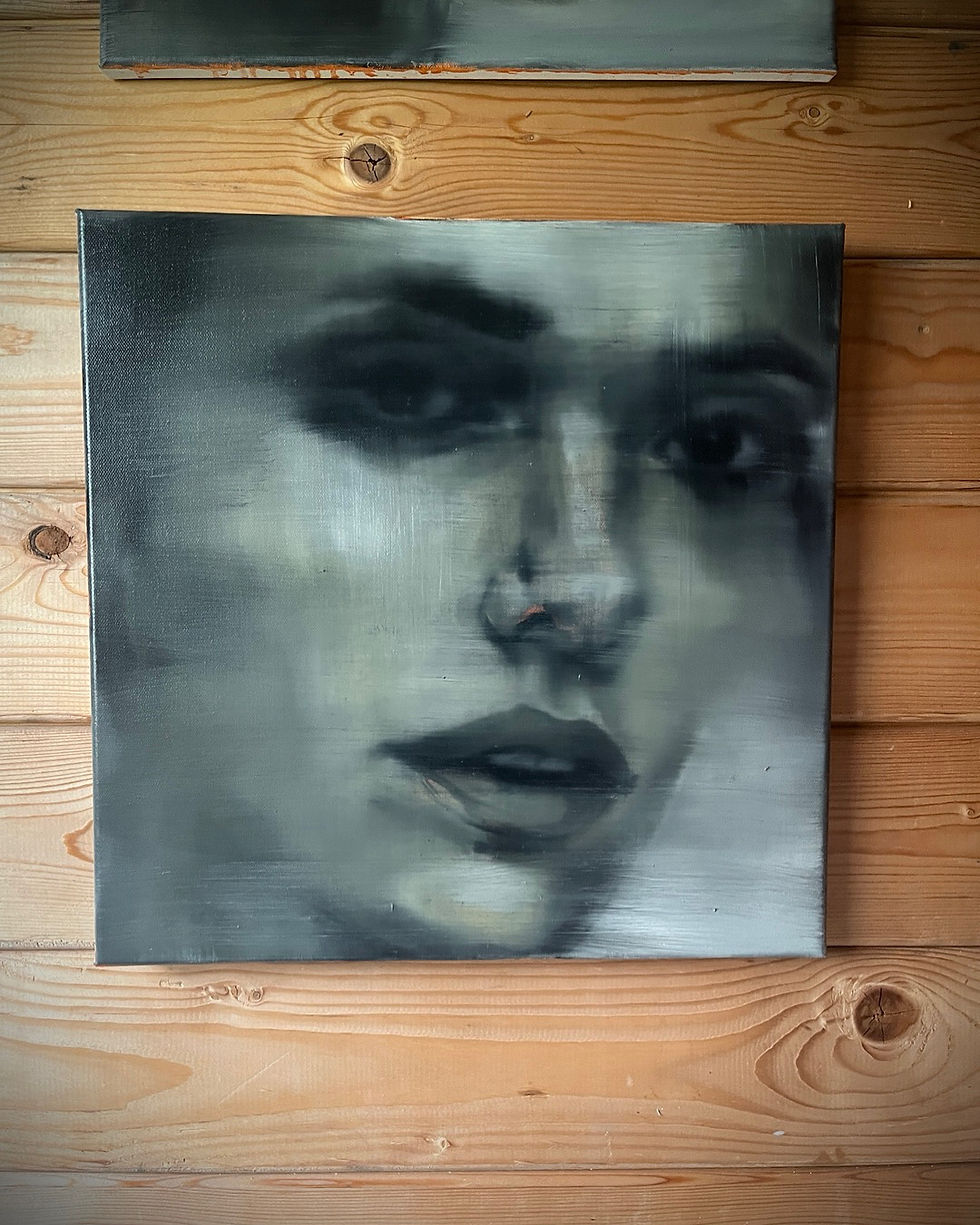 Thumbnail: Shadow –  40.6 x 40.6 cm | 16 x 16 in l Oil on canvas