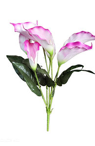 Rózsaszín-fehér műkála csokor zöld levelekkel