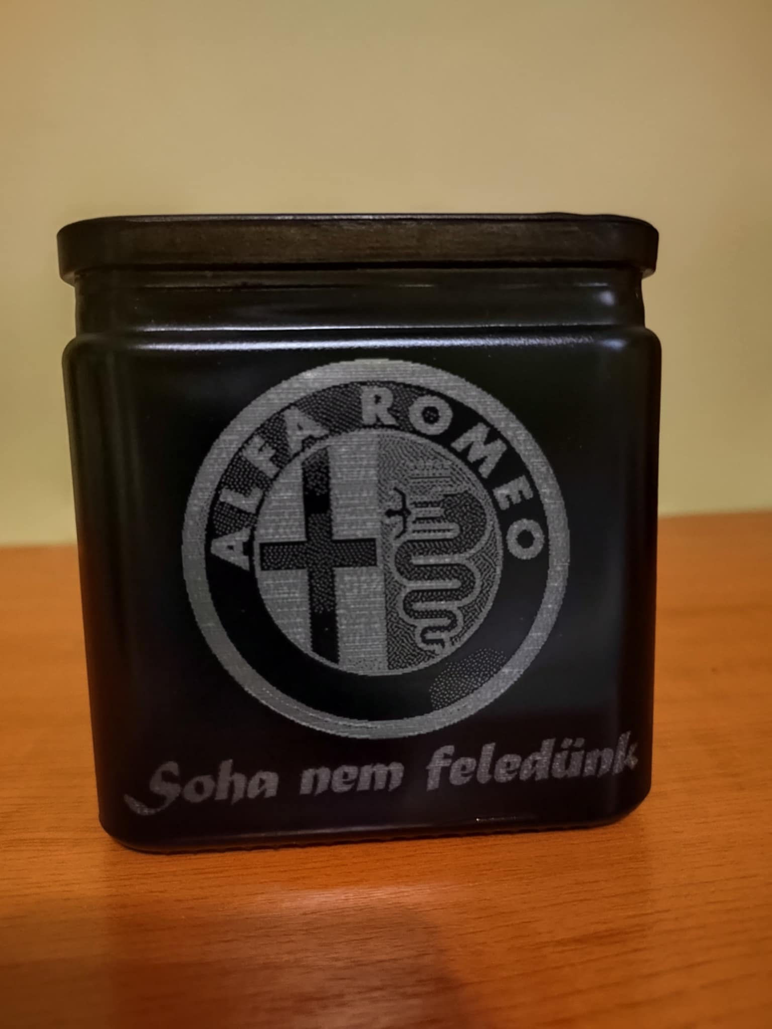 Alfa Romeo kockaüveg  gravírozással
