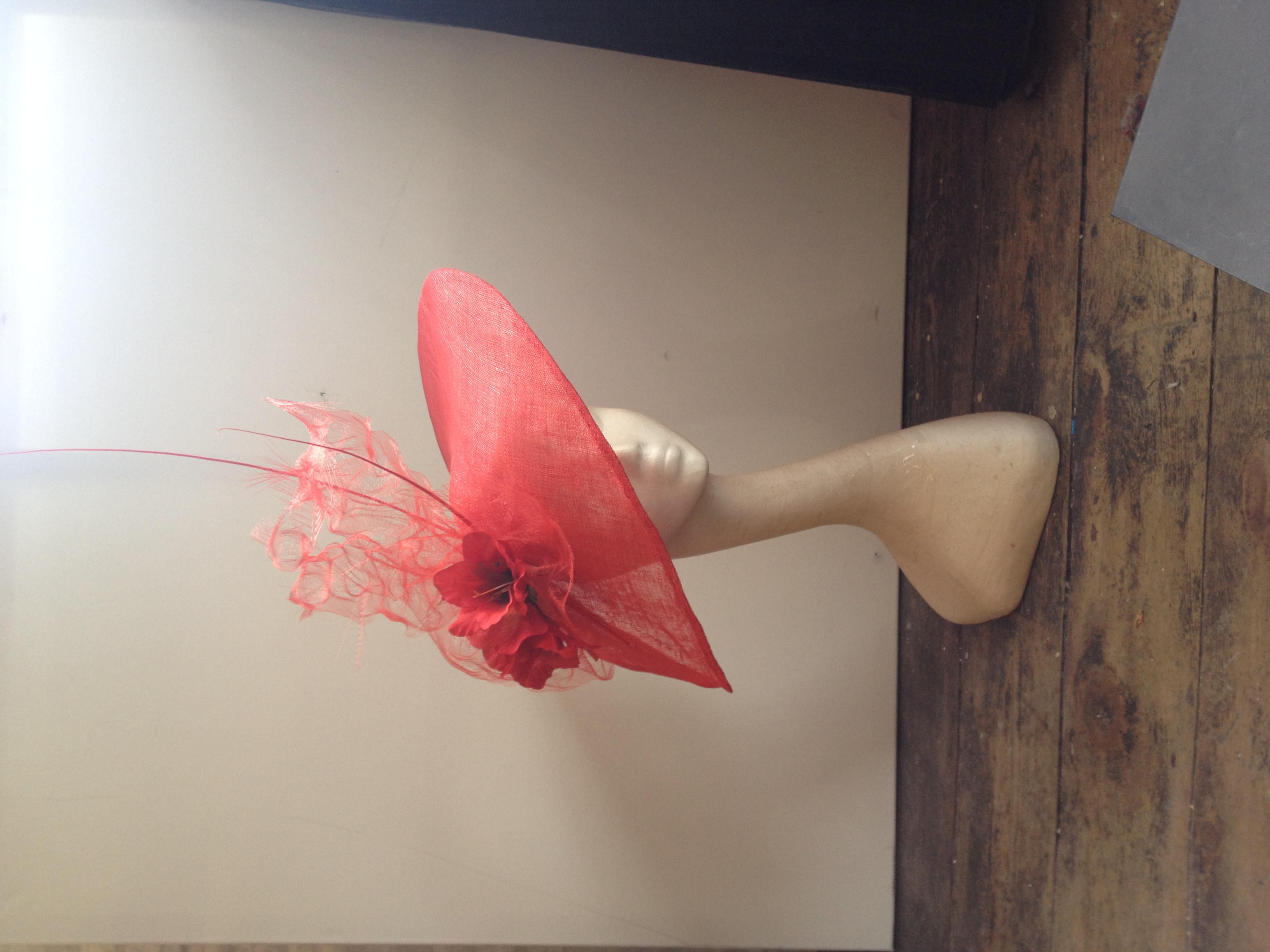 Red Pointed Saucer