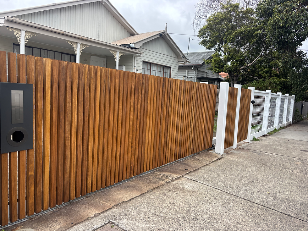 Choose a Front Fence Installer Melbourne East Homeowners Can Trust With Local Requirements
